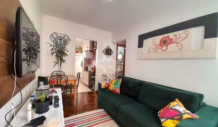 Apartamento 02 dormitórios, reformado, 1 vaga de garagem no bairro Passo D'areia, em Porto Alegre. Aceita financiamento.