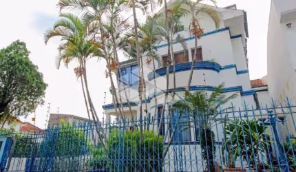 Casa residencial com 4 dormitórios no Bairro São João em Porto Alegre