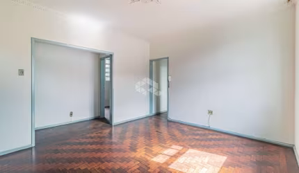 Apartamento amplo  de dois dormitórios no bairro Navegantes em Porto Alegre