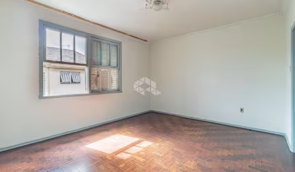 Apartamento amplo  de dois dormitórios no bairro Navegantes em Porto Alegre