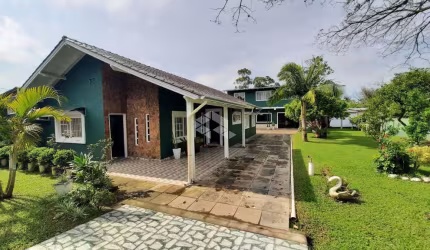 Casa a venda de 5 dormitórios no bairro Berto Círio em Nova Santa Rita