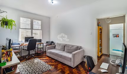 Apartamento 3 dormitórios, semimobiliado, sacada e churrasqueira no bairro São Geraldo, em Porto Alegre. Aceita financiamento e FGTS..