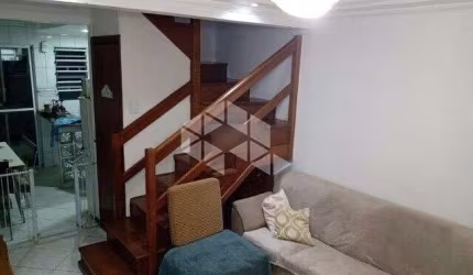 Casa triplex em Condomínio fechado com infra completa!