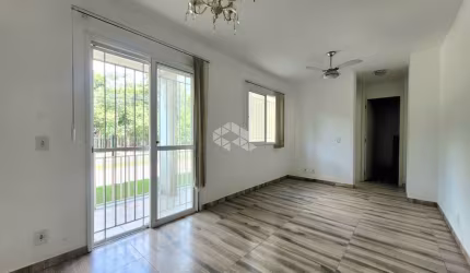 Apartamento 2 Dormitórios, 1 vaga de garagem com pátio no Bairro Humaitá, em Porto Alegre