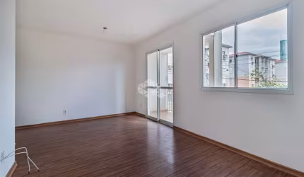 Apartamento á venda de 3 dormitórios(1 suíte) e 1 vaga de garagem no bairro Humaitá.