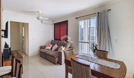 Apartamento com sacada, 3 dormitórios, 1 suíte, e 1 vaga de Garagem, em Porto Alegre