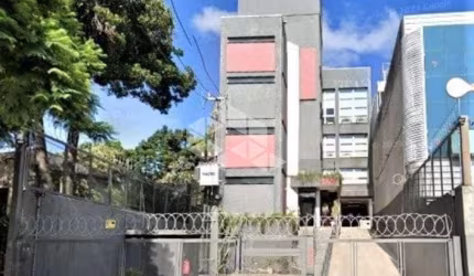 Prédio comercial com elevador e gerador no bairro Petrópolis em Porto Alegre