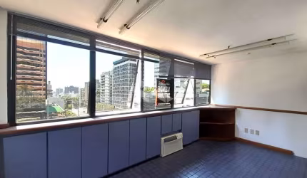 Sala Comercial, reformada, elevador no bairro Mont Serrat, em Porto Alegre