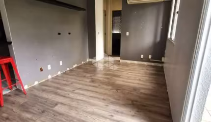 Apartamento 2 Dormitórios com pátio e 2 vagas escrituradas no bairro Humaitá.