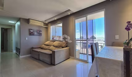 Apartamento 3 dormitórios, sendo 1 suíte, andar alto, excelente posição do sol, vista livre, móveis planejados em excelente padrão.