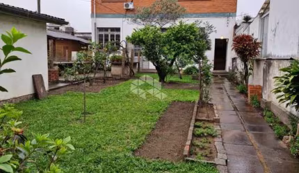 Casa residencial/comercial com terreno 11x44 no Bairro Santa Maria Goretti
