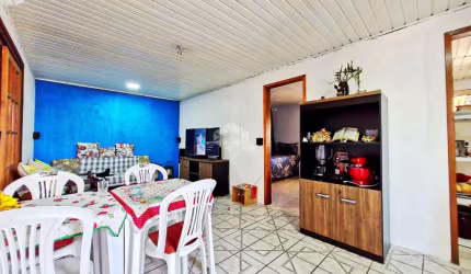 Casa com 4 dormitórios no bairro Farrapos em Porto Alegre.