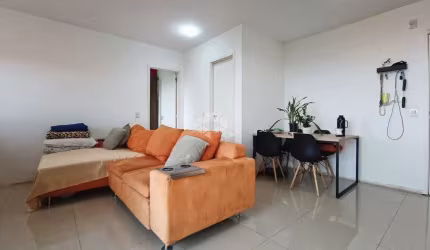 Apartamento 2 Dormitorios, transformado em 1 com living estendido, sendo 1 suíte,  no Bairrro Humaita, em Porto Alegre