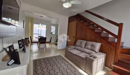 Casa em condomínio 2 dormitórios, semimobiliada,1 vaga de garagem, no bairro Humaitá