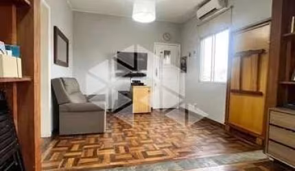 Apartamento 2 Dormitórios,  1 Vaga de garagem no bairro Navegantes, em Porto Alegre.