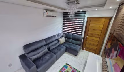 Casa sobrado com 2 dormitórios e 1 vaga de garagem, no bairro Farrapos, em Porto Alegre.