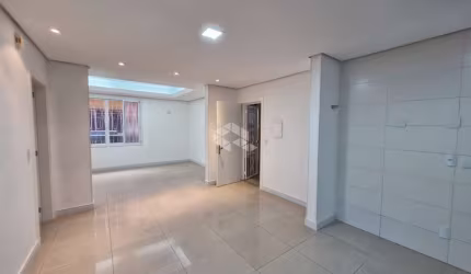 Apartamento Térreo Garden Reformado - 3 Quartos  (1 Suíte), Pátio e Vaga - Bairro Navegantes