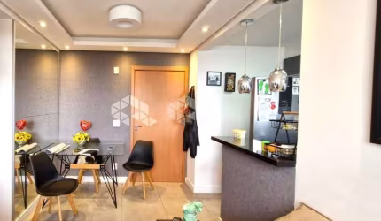 Apartamento de 2 dormitórios, elevador, infraestrutura completa de condomínio com churrasqueira e 1 vaga de garagem no bairro Humaitá, em Porto Alegre