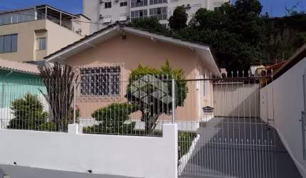 CASA CO 03 QUARTOS - BAIRRO BARRRIROA - SÃO JOSÉ - SC