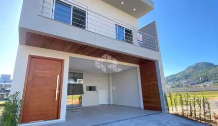CASA EM CONDOMÍNIO FECHADO DE 3 DORMITÓRIOS NO BAIRRO BEIRA RIO - BIGUAÇU/SC