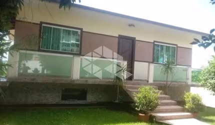 CASA COM 03 QUARTOS/DORMITÓRIOS - FORQUILHAS - SÃO JOSÉ - SC