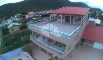 CASA DE 5 DORMITÓRIOS NO BAIRRO SÃO JOÃO DO RIO VERMELHO - FLORIANÓPOLIS/SC