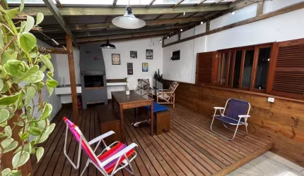 CASA COM 2 DORMITÓRIOS, SEMI MOBILIADA EM SÃO JOÃO DO RIO VERMELHO - FLORIANÓPOLIS SC