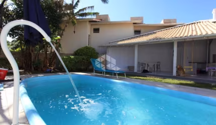 CASA DE 3 DORMITÓRIOS NO BAIRRO RIO VERMELHO - FLORIANÓPOLIS/SC