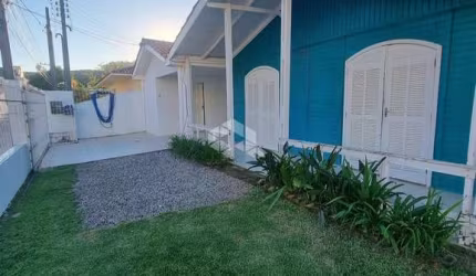 Casa de 03 dormitórios localizada em área nobre dos Ingleses