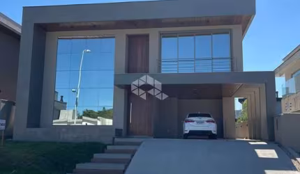 Casa em condomínio com 4 quatros no bairro São João do Rio Vermelho em Florianópolis/SC