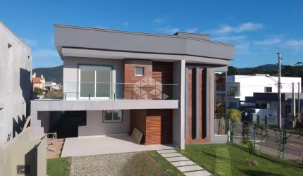 Casa 3 Suítes no bairro São João do Rio Vermelho em Florianópolis/SC