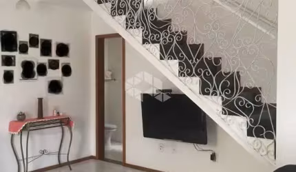 Casa com 5 dormitórios, sendo 3 suítes - São João do Rio Vermelho - Florianópolis