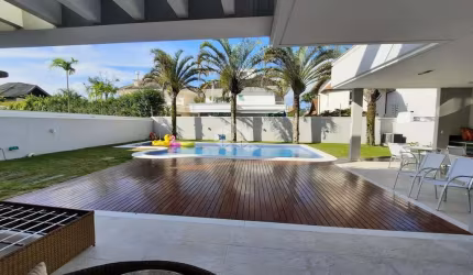 Casa com 7 quartos/dormitórios - condomínio fechado em Jurerê Internacional/SC