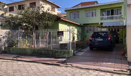 Casa 4 Dormitórios no bairro Estreito, em Florianópolis/SC
