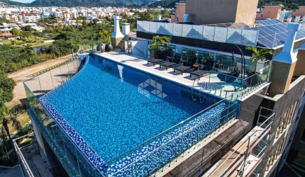 Apartamento  duplex com 3 dormitórios/quartos sendo 3 suítes próximo a praia