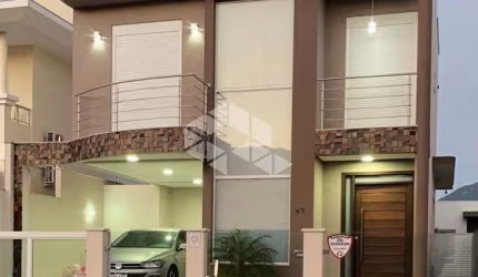 Casa com 3 dormitórios em São João do Rio Vermelho - Florianópolis