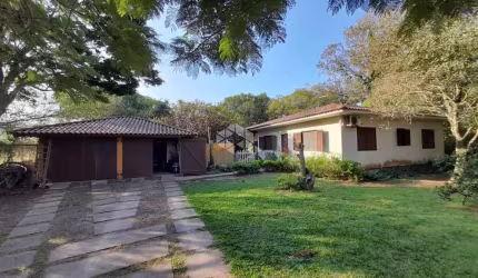 Casa com 4 Dormitórios, incluindo Demi-Suíte - São João do Rio Vermelho, Florianópolis/SC