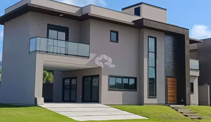 Casa com 4 dormitórios no bairro São João do Rio Vermelho em Florianópolis/SC