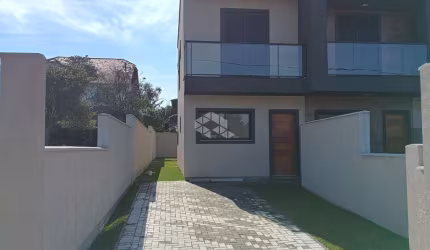 Casa geminada com 2 dormitórios no bairro São João do Rio Vermelho em Florianópolis/SC