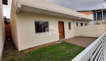 Casa 2 dormitórios com 54m2  vaga e pátio nos Ingleses.