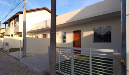 Casa 2 dormitórios com 54m2  vaga e pátio  nos Ingleses.