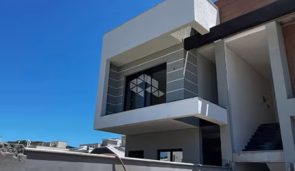 Casa Geminada com 03 suítes próxima a praia