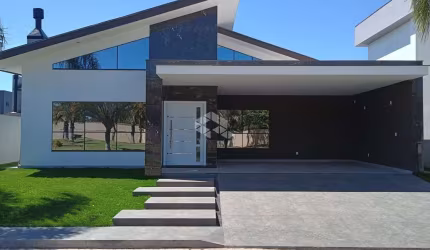 Casa em condomínio com 3 suítes nos Ingleses