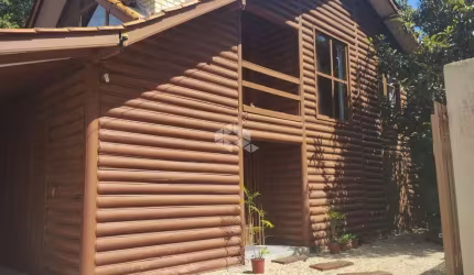 Casa com 2 Dormitórios no bairro Sambaqui em Florianópolis/SC
