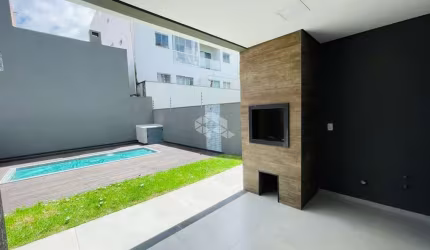 Casa com 3 suítes no bairro Ingleses