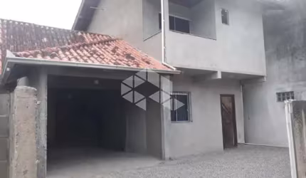 Casa 3 dormitórios com 1 suíte bairro Vargem Grande