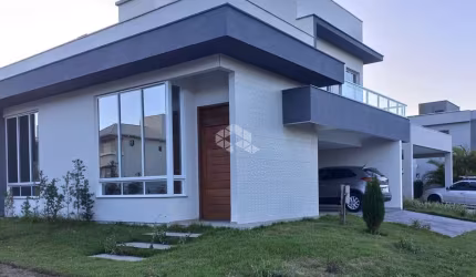 Casa com 3  dormitório,  1 suíte e 2 demi suíte em condomínio Club.