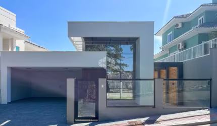 Casa de 3 dormitórios com suíte e piscina na Pedra Branca - Palhoça/SC