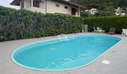 CASA SOBRADO A VENDA NO CÓRREGO GRANDE