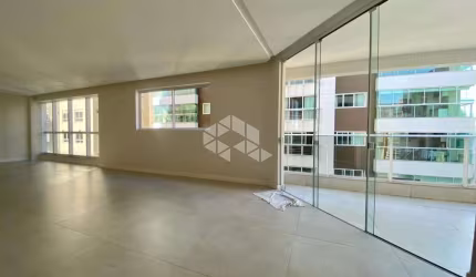Apartamento pronto, 4 suítes 4 vagas de garagem, Meia Praia, 100m do mar